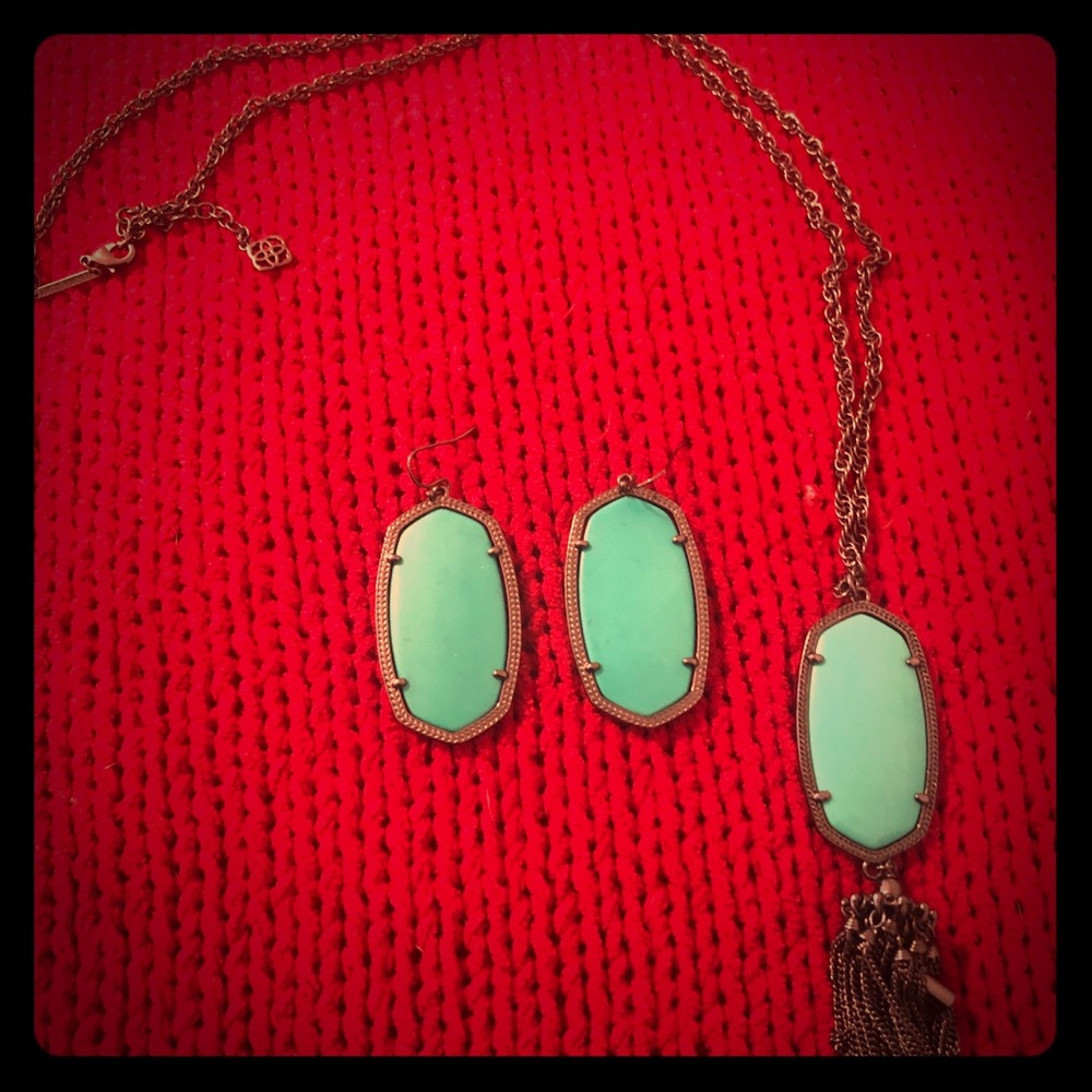 Kendra Scott matching necklace & earrings.